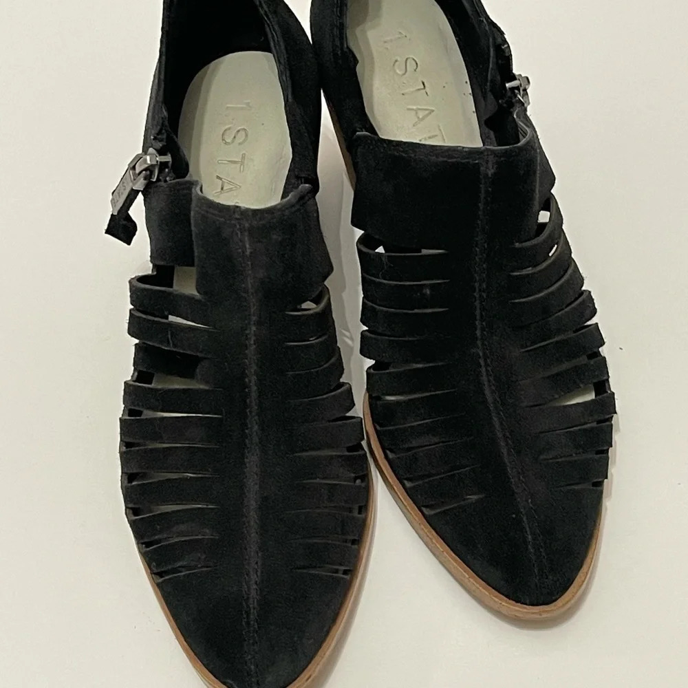 1.State Women's Black Pointed Strappy Ankle Bootie Suede Shoes blocked heel sz 6 - Picture 5 of 16
